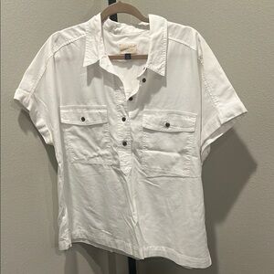 Universal Thread white Short Sleeve Shirt